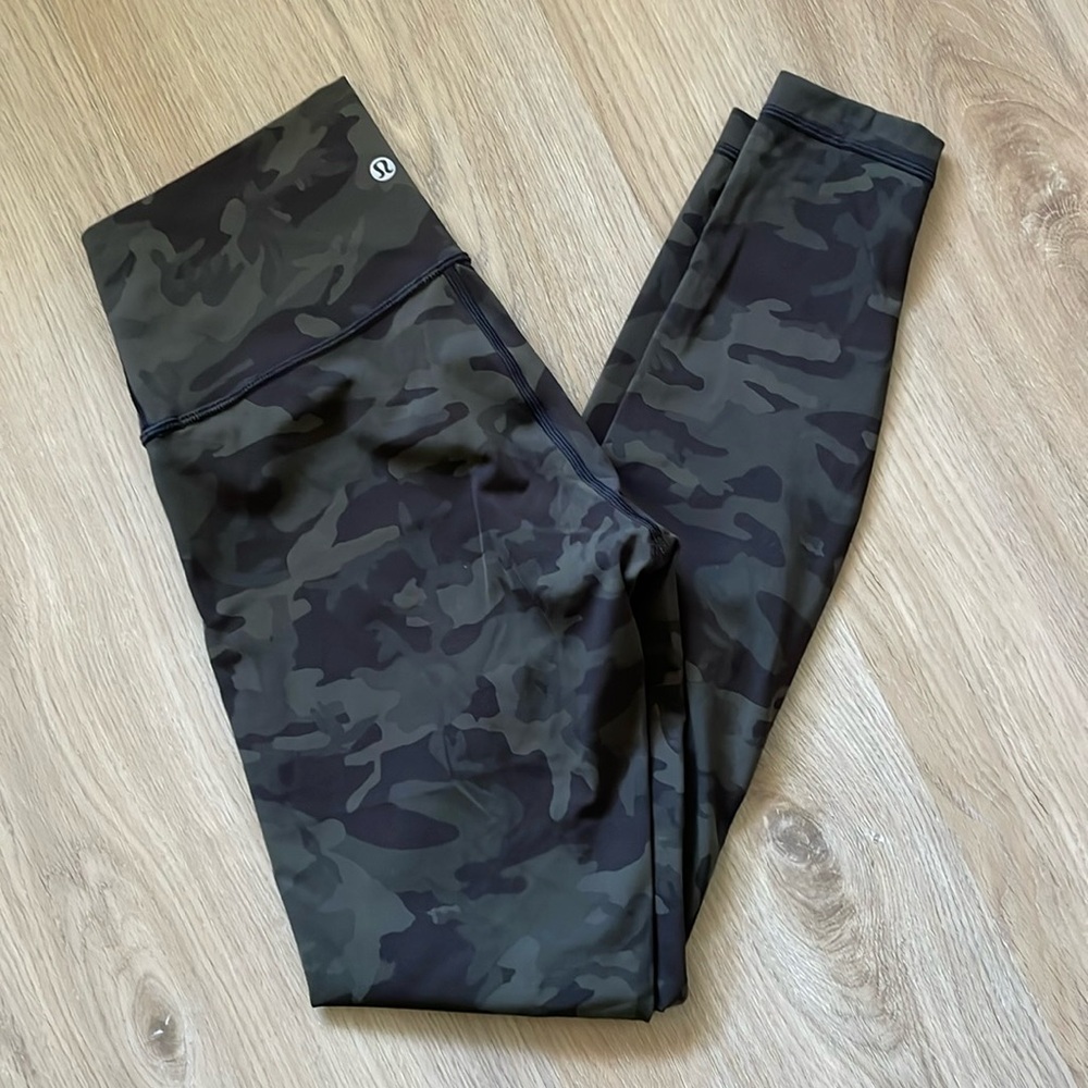 Lululemon Black/ Dark Green Camo Women’s Leggings Size 6